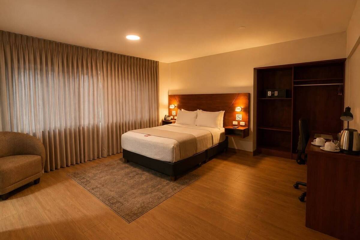 Executive Double Room | Minibar, in-room safe, desk, free WiFi