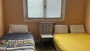 2 bedrooms, iron/ironing board, free WiFi, bed sheets