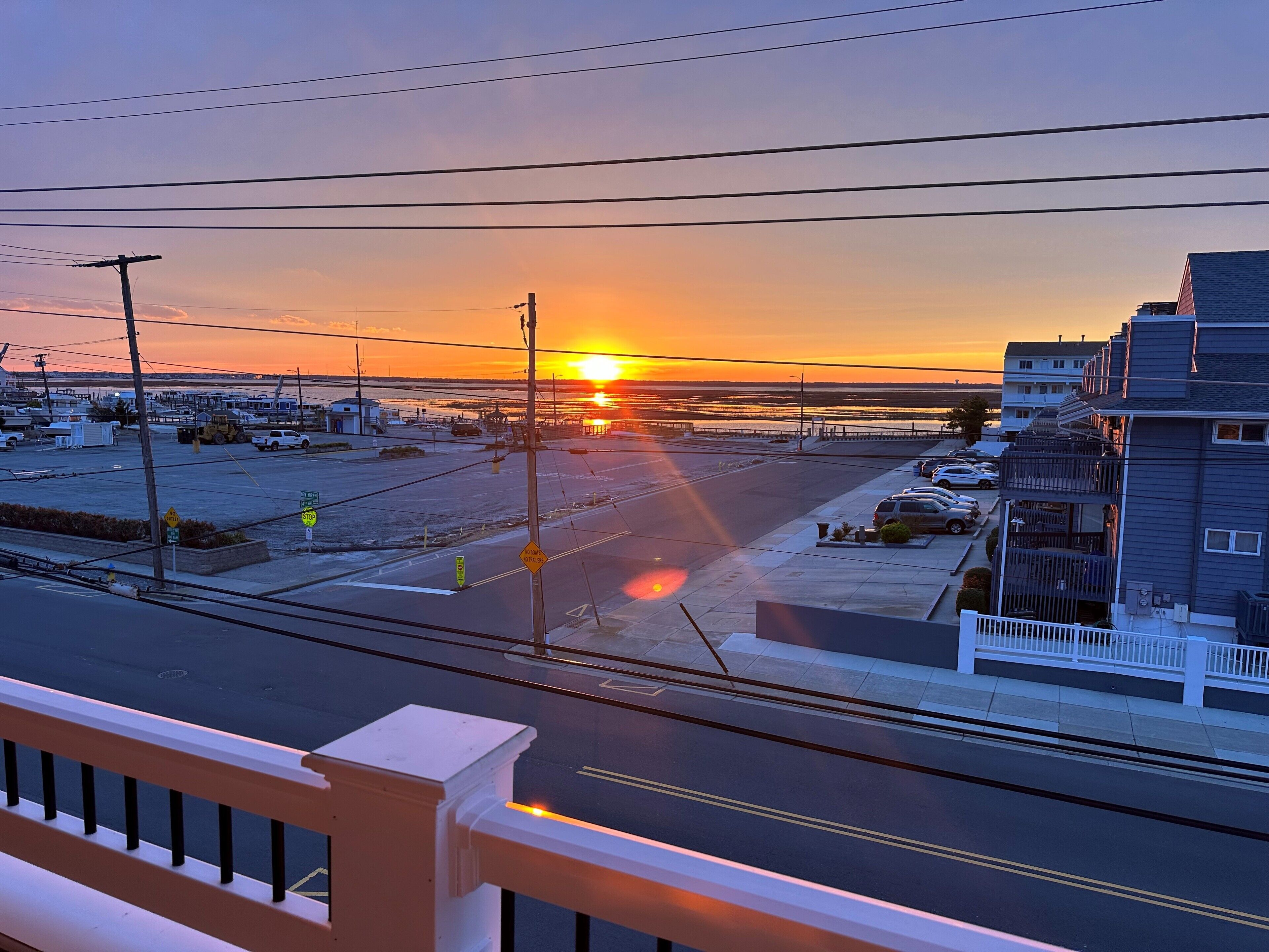 AMAZING WATER VIEWS!!  LARGE DECKS!! SLEEPS 10!!!