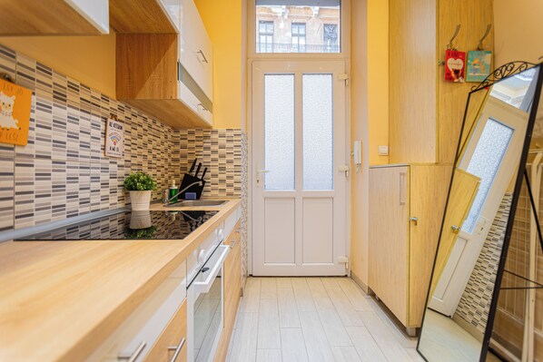 Fridge, microwave, oven, stovetop - Buda Castle Charming Apartment 70 m² (Budapest)