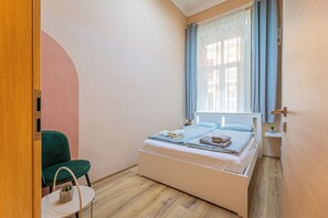 2 bedrooms, desk, iron/ironing board, free WiFi