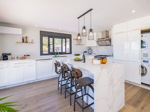 Fridge, microwave, oven, dishwasher - Cubo's Los Olivos View Rural House / air conditioning / free wifi / BBQ (Alhaurín el Grande)