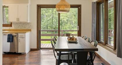 Large Private Lake Front Home w/space to entertain