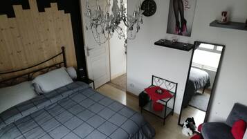 2 slaapkamers, reisbedje, gratis wifi, beddengoed