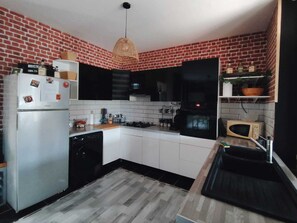 Fridge, microwave, oven, dishwasher - Private gite / vacation home with swimming pool private and secure parking... (Lillers)