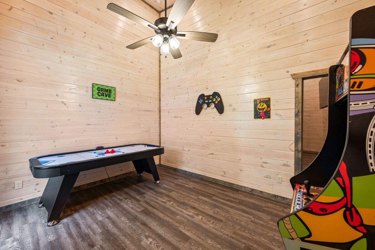 Photo 52 of Southern Hospitality is walking distance !! Pet Friendly, indoor pool, & BEARS!!