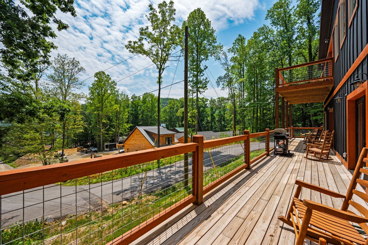 Photo 53 of Southern Hospitality is walking distance !! Pet Friendly, indoor pool, & BEARS!!