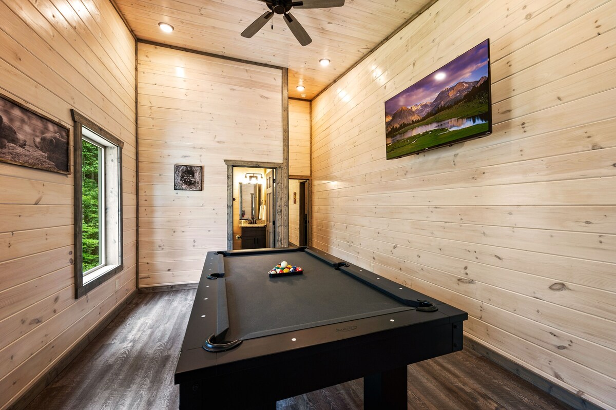 Photo 59 of Southern Hospitality is walking distance !! Pet Friendly, indoor pool, & BEARS!!
