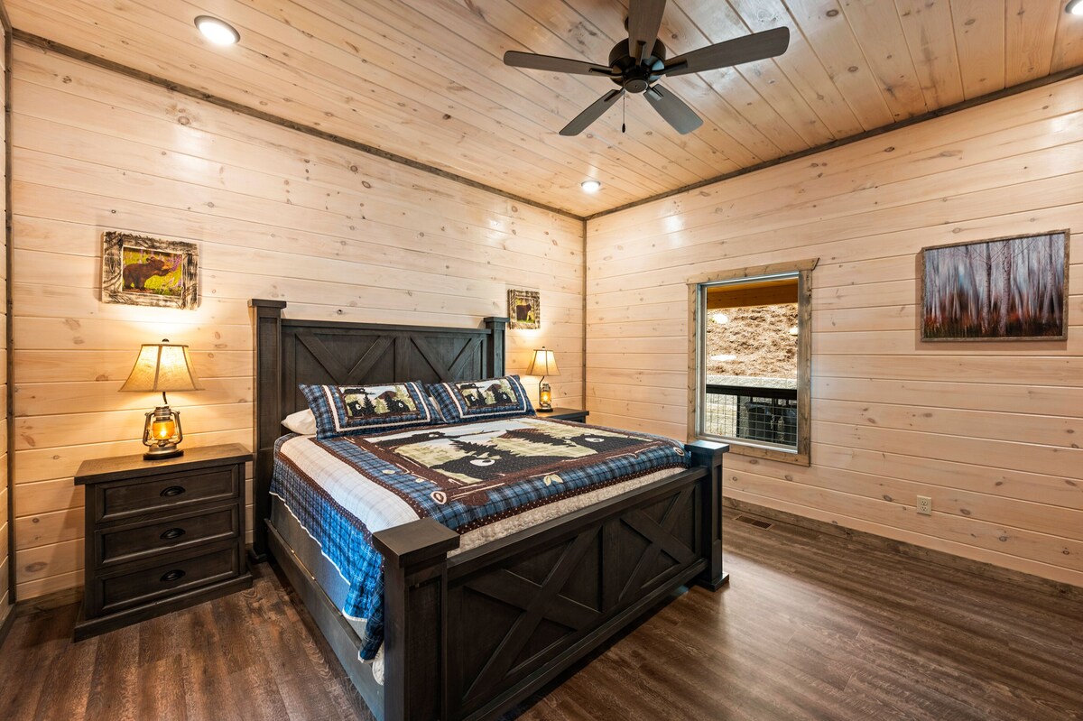 Photo 60 of Southern Hospitality is walking distance !! Pet Friendly, indoor pool, & BEARS!!