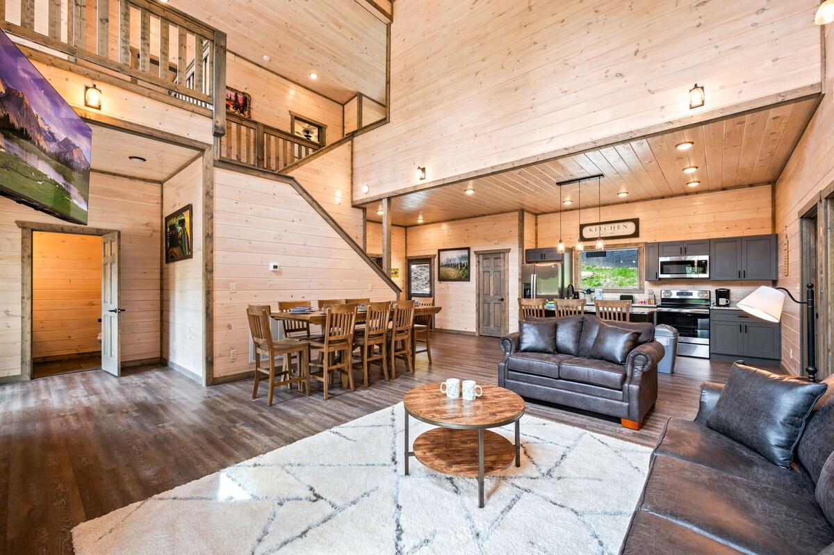 Photo 63 of Southern Hospitality is walking distance !! Pet Friendly, indoor pool, & BEARS!!