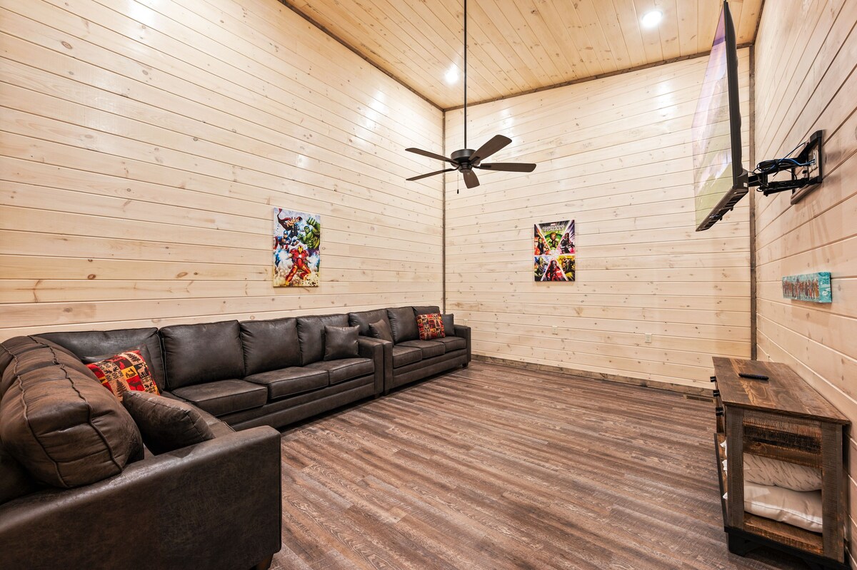 Photo 70 of Southern Hospitality is walking distance !! Pet Friendly, indoor pool, & BEARS!!