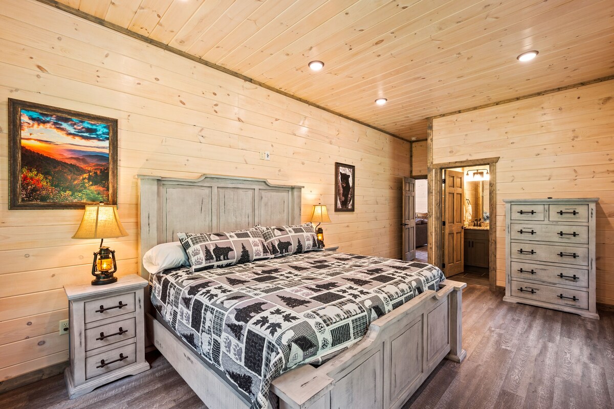 Photo 71 of Southern Hospitality is walking distance !! Pet Friendly, indoor pool, & BEARS!!