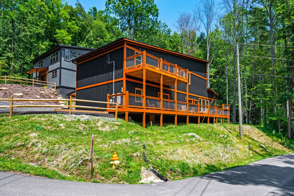 Photo 72 of Southern Hospitality is walking distance !! Pet Friendly, indoor pool, & BEARS!!