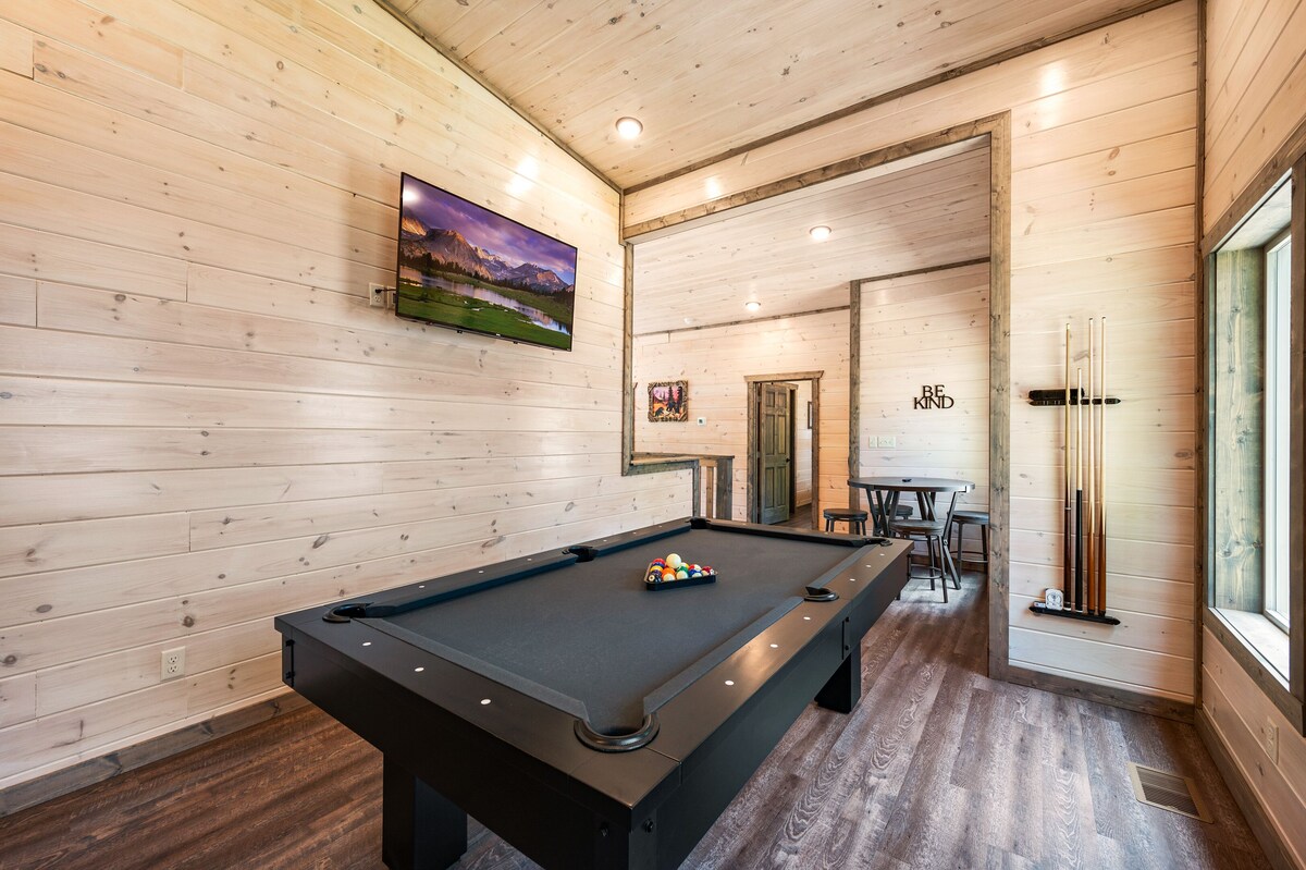 Photo 76 of Southern Hospitality is walking distance !! Pet Friendly, indoor pool, & BEARS!!