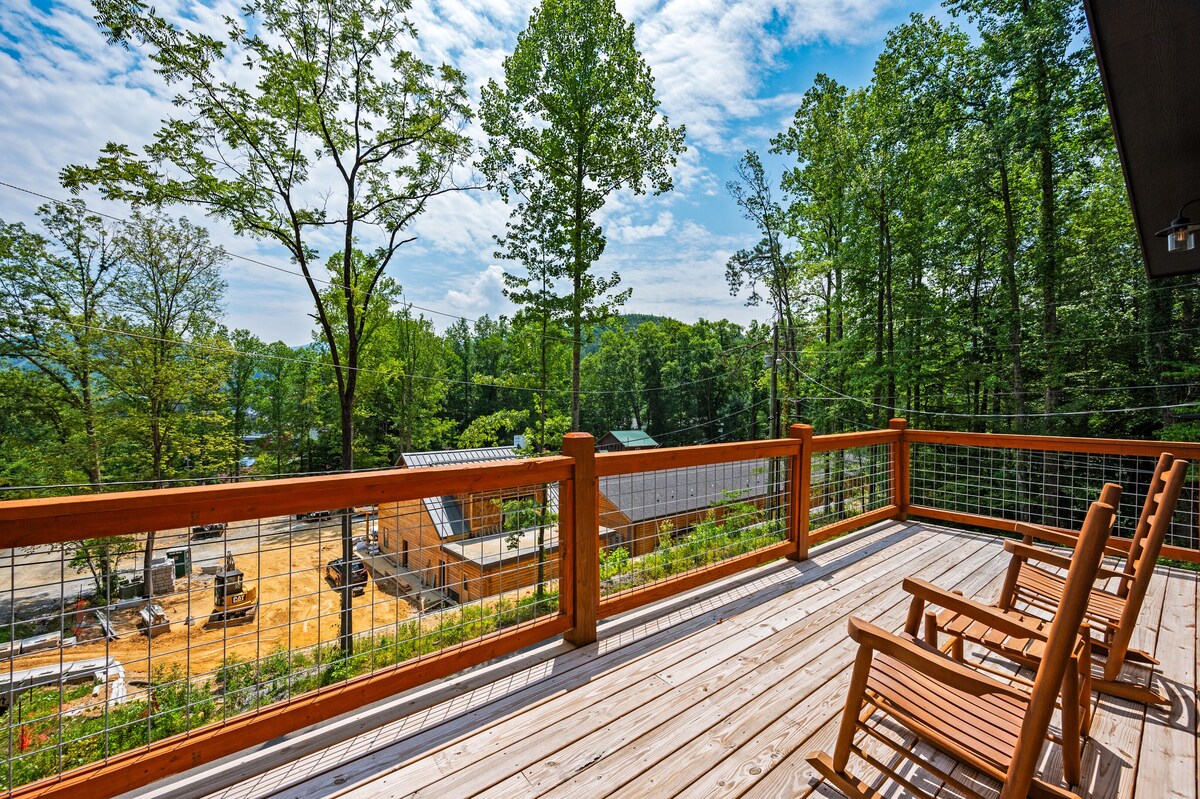 Photo 77 of Southern Hospitality is walking distance !! Pet Friendly, indoor pool, & BEARS!!