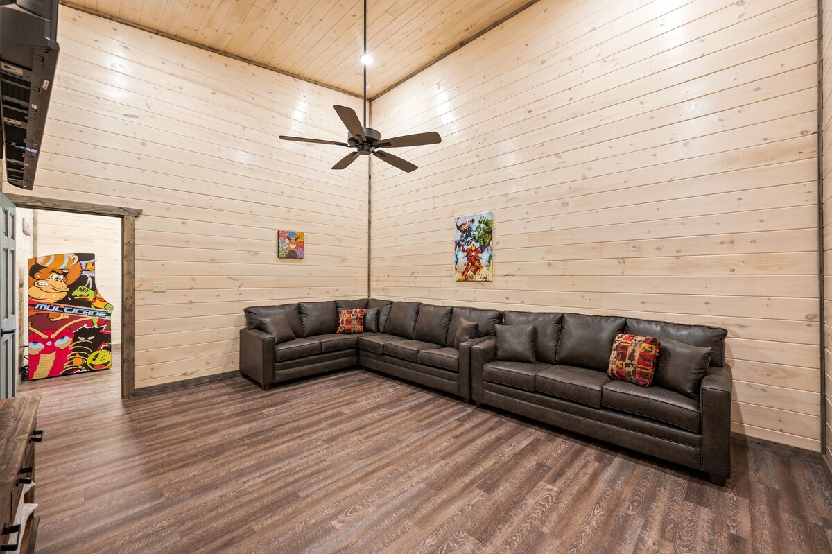 Photo 80 of Southern Hospitality is walking distance !! Pet Friendly, indoor pool, & BEARS!!