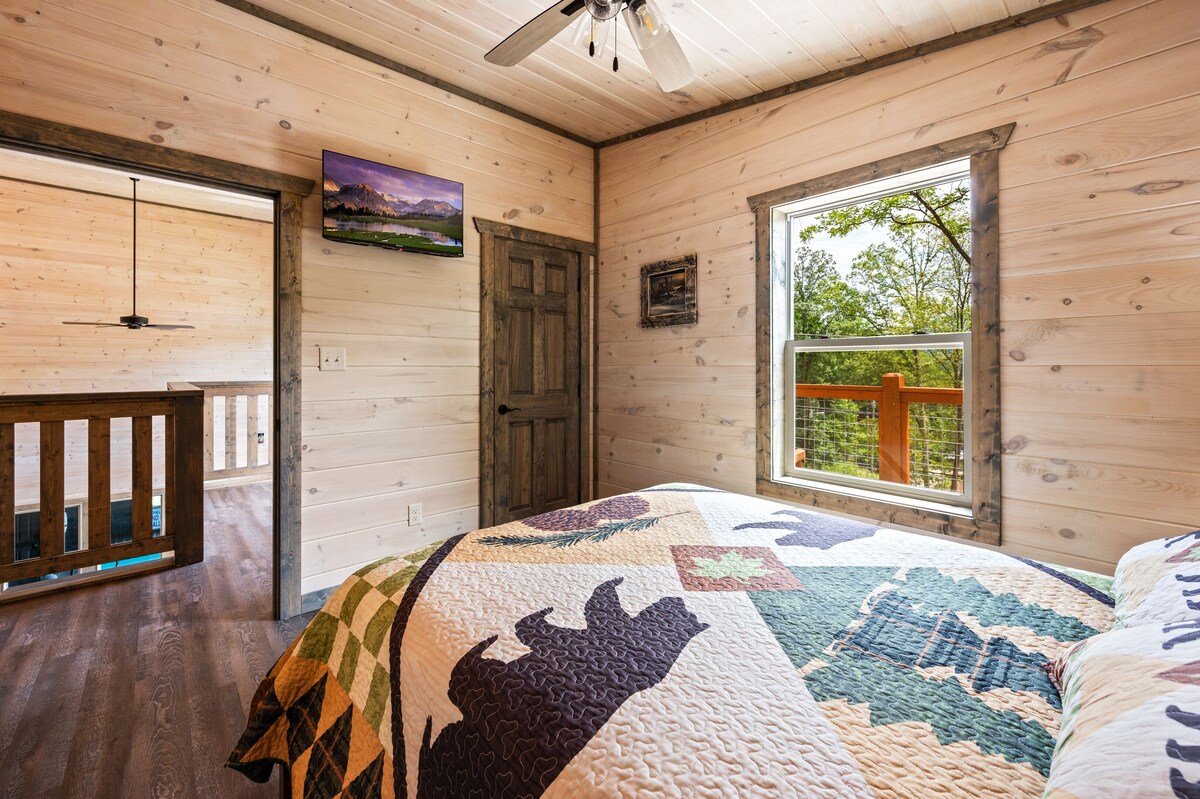Photo 89 of Southern Hospitality is walking distance !! Pet Friendly, indoor pool, & BEARS!!