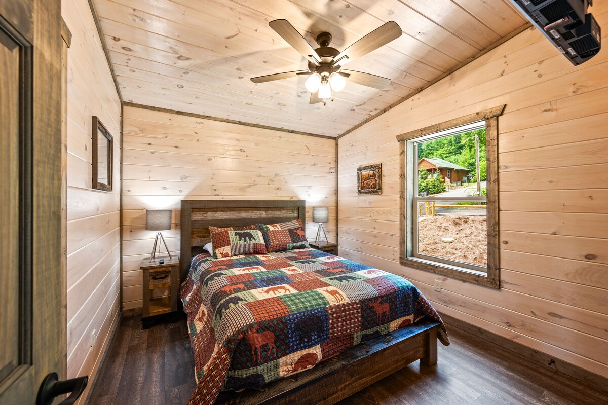 Photo 91 of Southern Hospitality is walking distance !! Pet Friendly, indoor pool, & BEARS!!