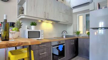 Electric kettle, toaster