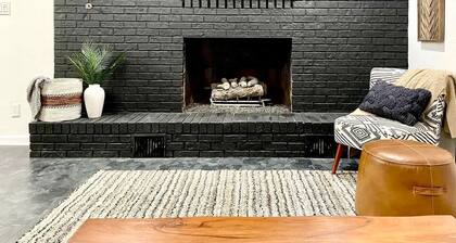 Modern Basement Suite w/ King bed and Fast wifi