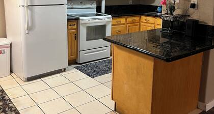 Quiet 1bed/1bath condo with free parking