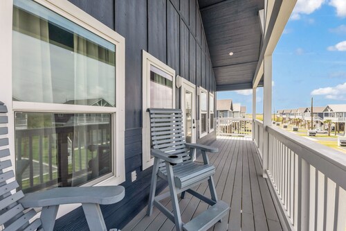 Come down to the quiet side of Crystal Beach 🏖️