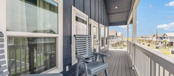 Come down to the quiet side of Crystal Beach 🏖️