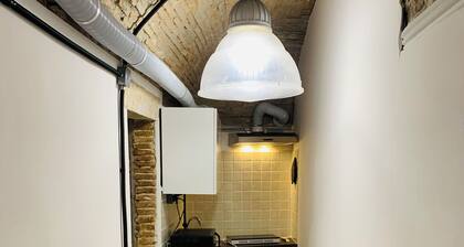 Loft in Pieno Centro Storico con Arredamenti di Design e Ingresso Indipendente