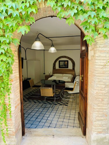 Loft in Pieno Centro Storico con Arredamenti di Design e Ingresso Indipendente