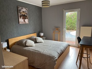 4 室のベッドルーム、アイロン / アイロン台、WiFi、ベッドシーツ