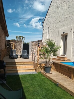 Terrace/patio - Gite Entre Beauce et Perche Avec Terrasse, Piscine et Jardin Privatif! (Cloyes les trois rivières)