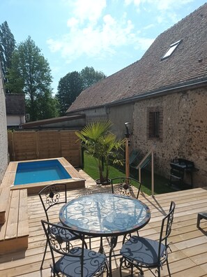 Outdoor pool - Gite Entre Beauce et Perche Avec Terrasse, Piscine et Jardin Privatif! (Cloyes les trois rivières)
