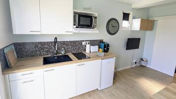 Micro-ondes, four, plaque de cuisson