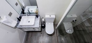 Asciugamani, sapone, carta igienica
