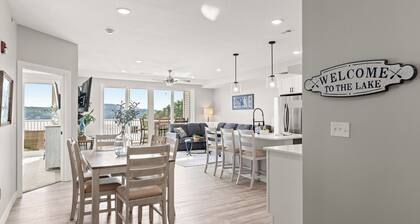 *Brand New - Lake front~ Screened in Porch ~ 2 PWC & 12 x 32 slip