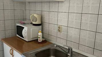 Fridge, microwave, stovetop, cookware/dishes/utensils