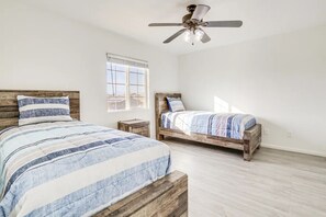 5 bedrooms, iron/ironing board, WiFi, bed sheets