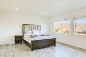 5 slaapkamers, een strijkplank/strijkijzer, wifi, beddengoed