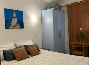 1 bedroom, internet, bed sheets