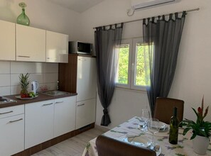 Fridge, microwave, cookware/dishes/utensils - One Bedroom Apartment with Balcony (1) (Biograd na Moru)