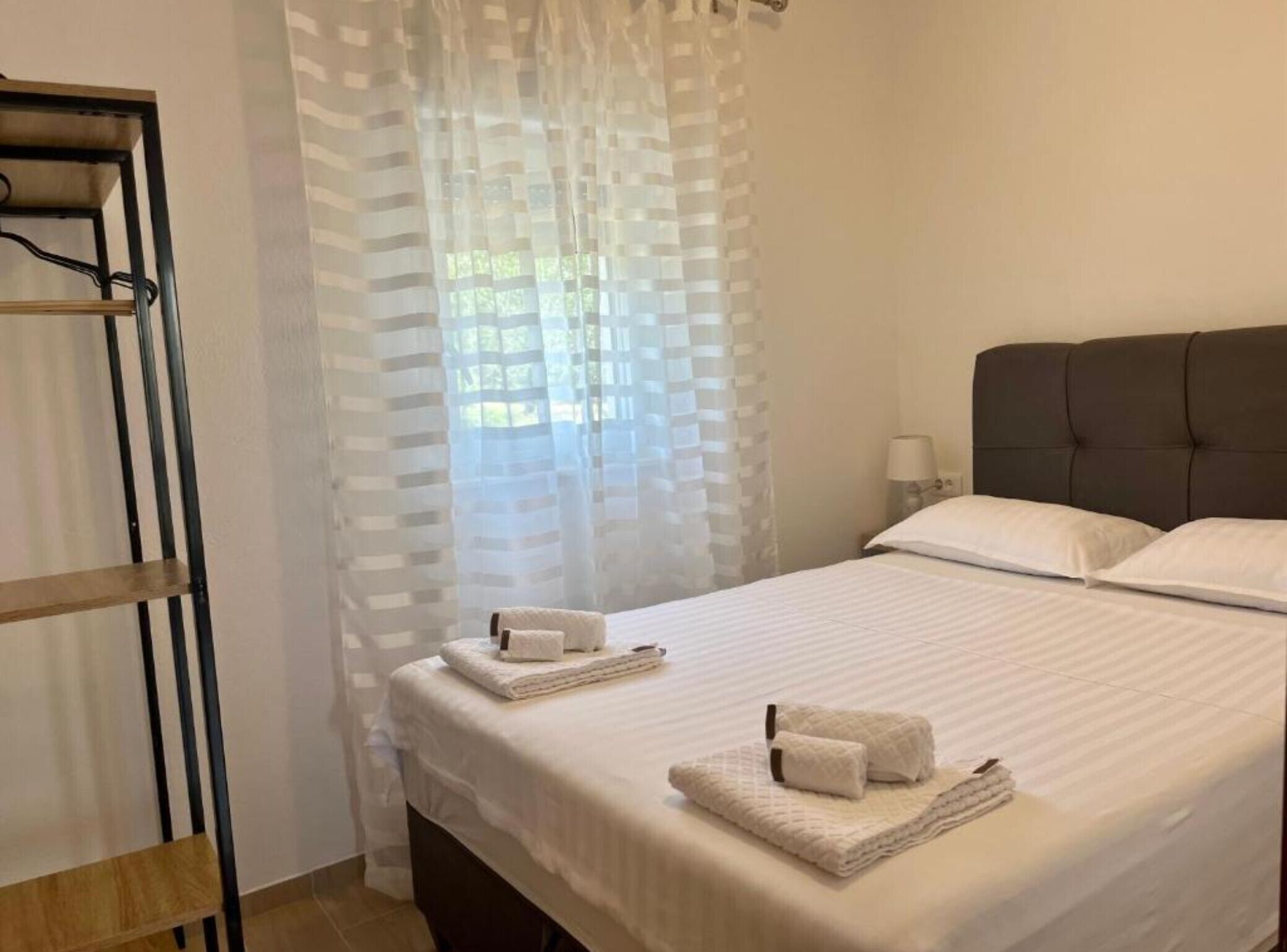 Iron/ironing board, Internet, bed sheets