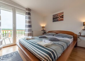 3 chambres, fer et planche à repasser, accès Internet, draps fournis