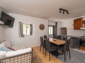 Interior - One Bedroom Ranch House (Dubrovnik)