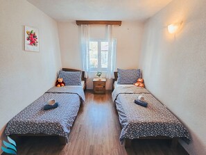 2 bedrooms, WiFi, bed sheets
