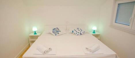 3 bedrooms, iron/ironing board, WiFi