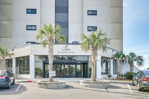 Exterior - Coastal Views & Resort Fun! Myrtle Beach Condo (Myrtle Beach)