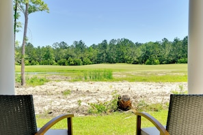 Property grounds - Spacious Springfield Home w/ Golf Course View! (Springfield)