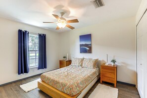 3 Schlafzimmer, Schreibtisch, Bügeleisen/Bügelbrett, WLAN