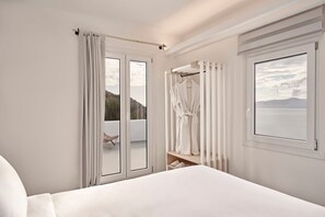 9 chambres, coffre-fort, fer et planche à repasser
