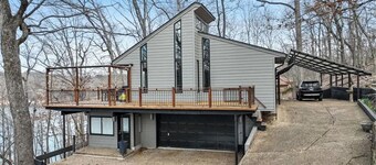 Quiet Lake Front House that is close to Downtown Rogers AR